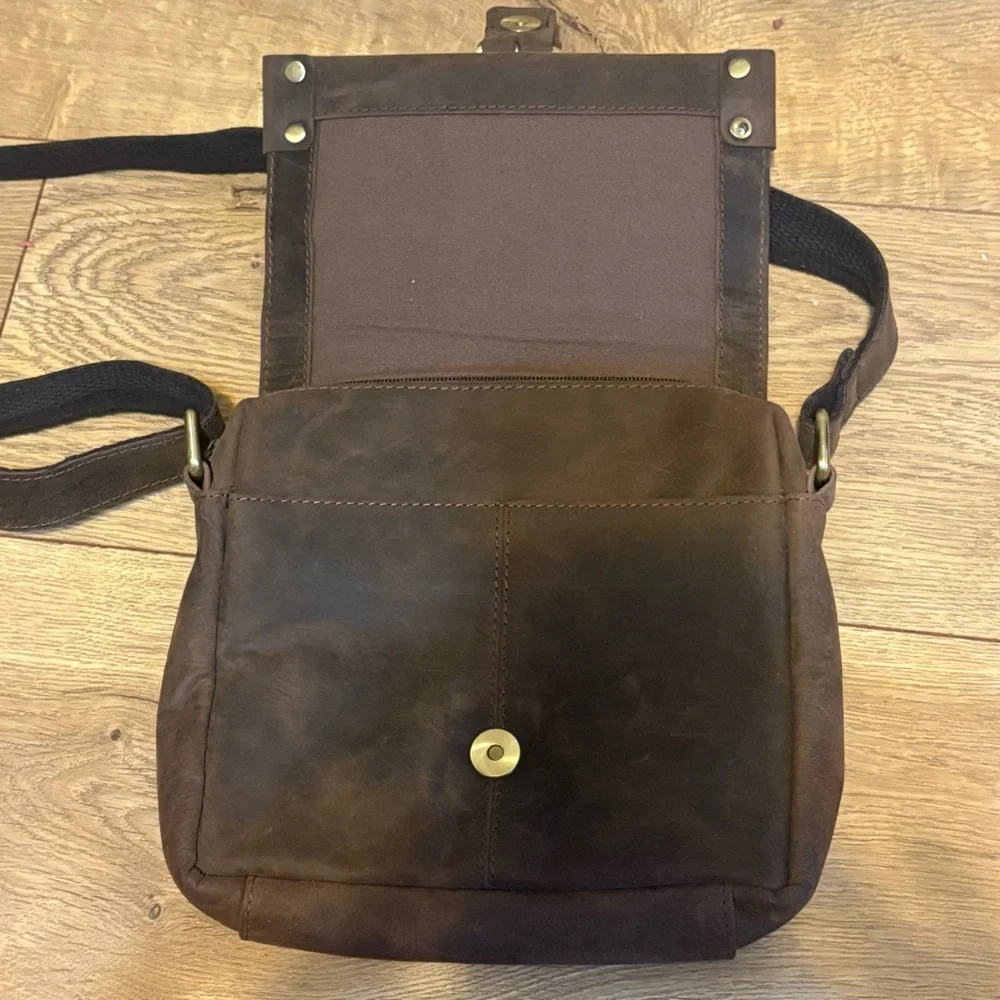 BlackDog Salvage- Brown Leather Crossbody Bag